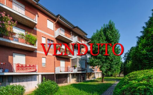 Vendita ampio trilocale con box in ottime condizioni