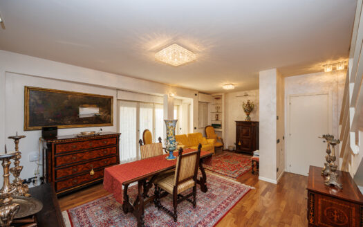 Elegante appartamento con giardino e box doppio