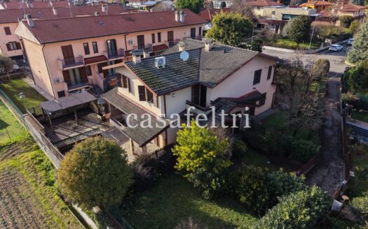 Villa bifamiliare in ottimo stato