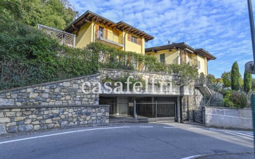 APPARTAMENTO IN VILLA LIBERO SU 4 LATI CON AMPIO BOX